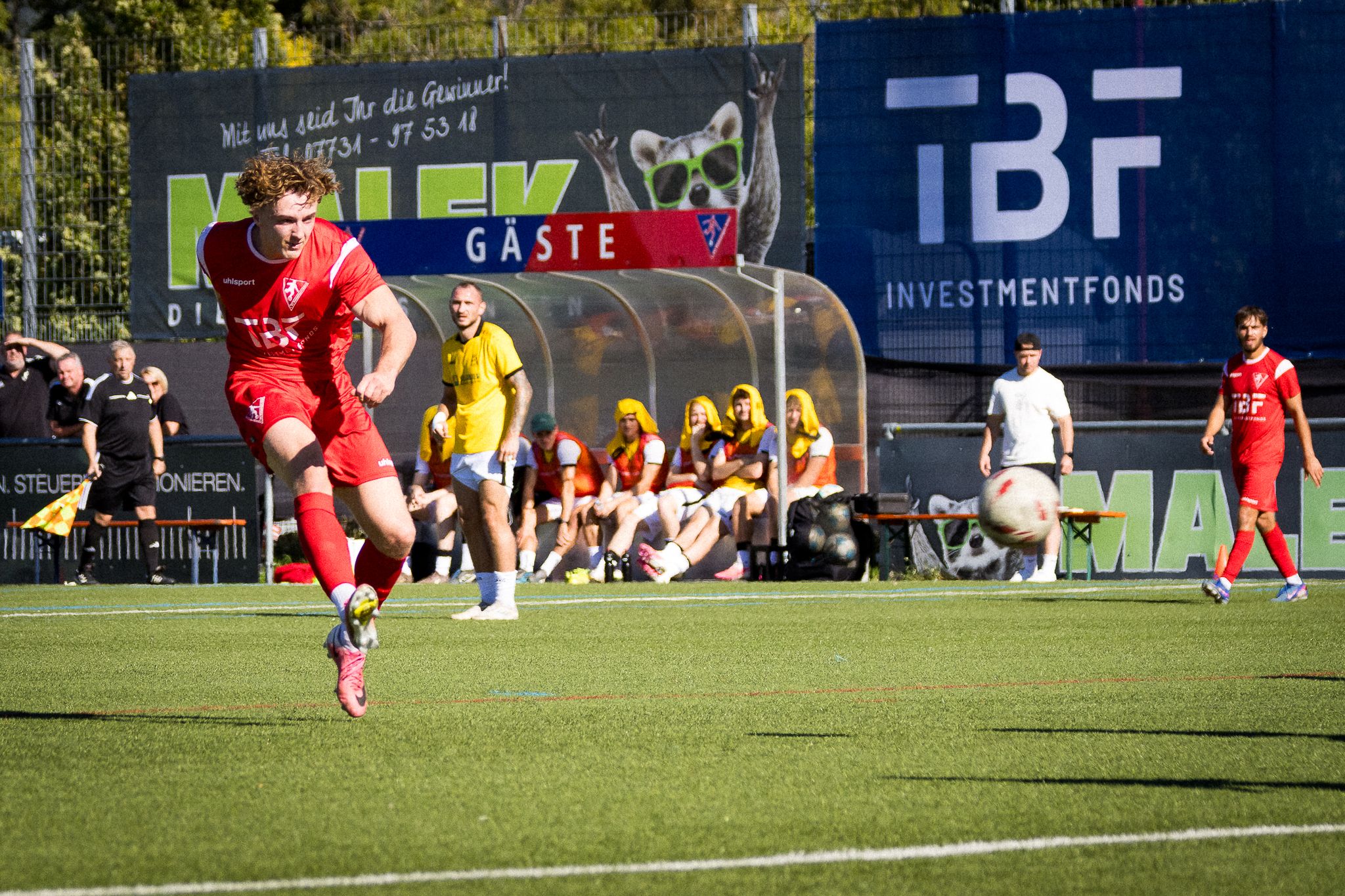 John Schmidtke zieht aus 20 Metern ab zum 1:0